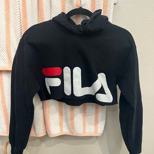 Cropped Fila black sweatshirt